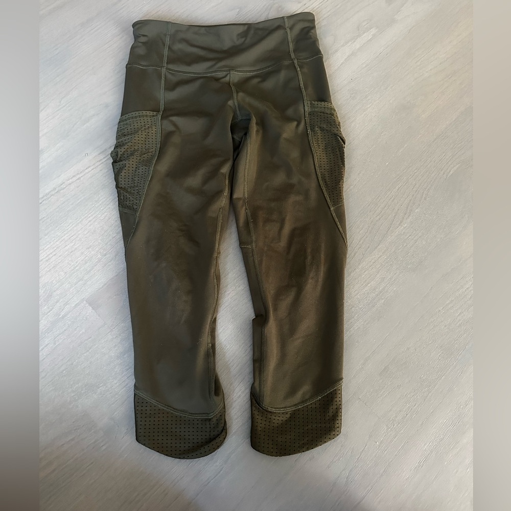 Ivivva Cropped Leggings with pockets Army Green Size 12 Kids